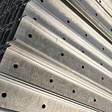 Металлические барьерные дорожные ограждения